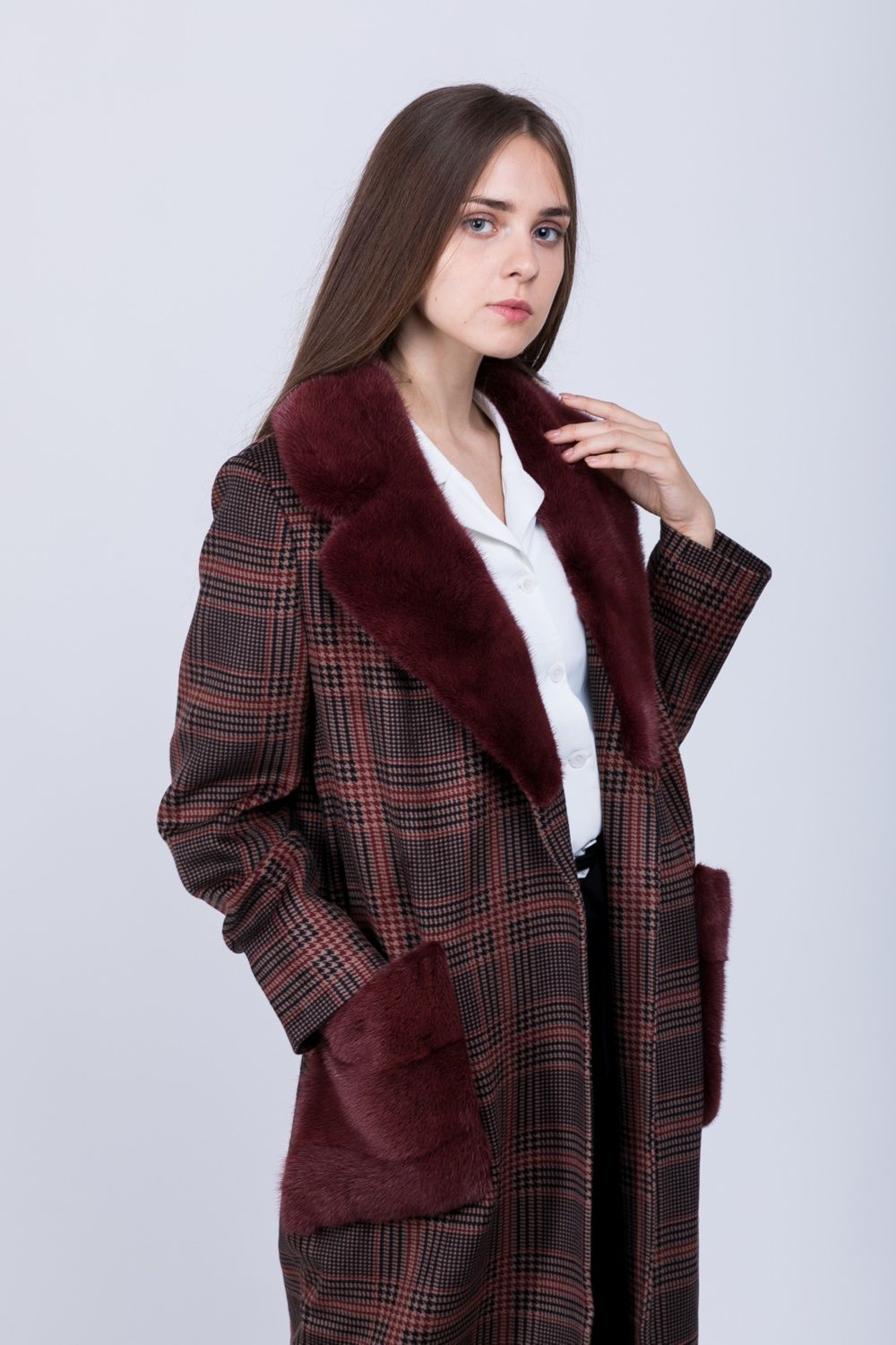 Женское пальто с отделкой из меха норки 51889